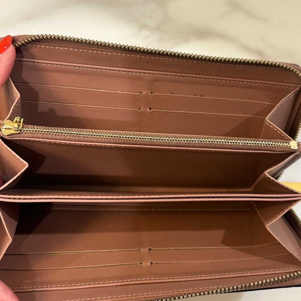 Louis Vuitton Vernis Zippy Wallet - Picture 7 of 9